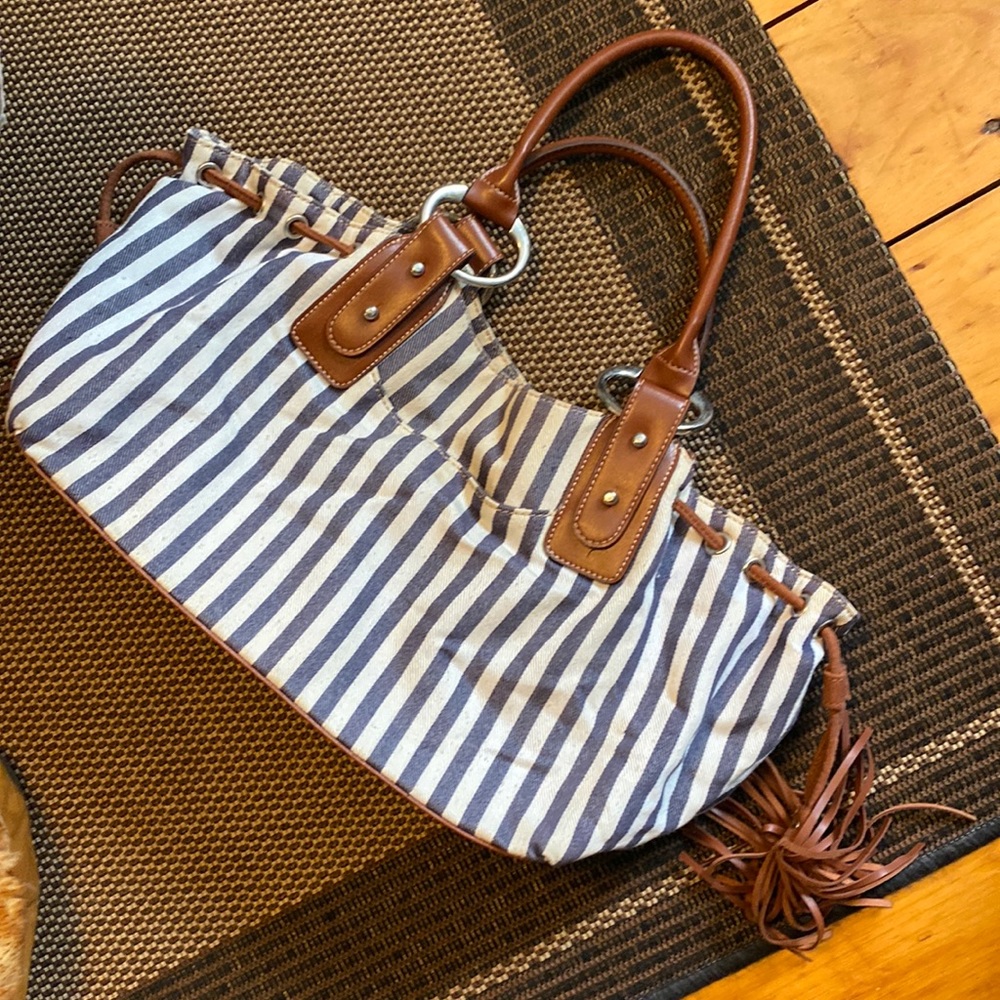 Nice roomy striped hand bag